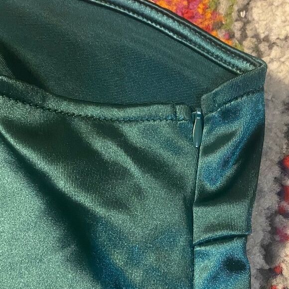 Emerald Green Satin One Shoulder Asymmetric Slit Midi Dress - Picture 4 of 4